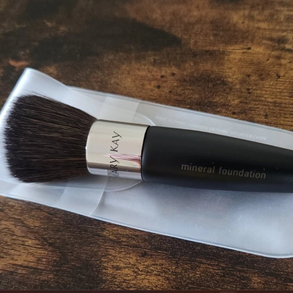 MARY KAY Mineral Foundation Brush